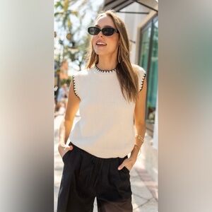 NWOT PINK LILY Women’s Cream & Black Whipstitch Hem Short Sleeve Sweater SizeS/M